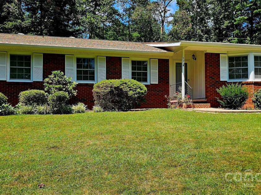 39 Ferncliff Drive, Asheville, NC 28805.  MLS# CAR4260876, YatesRealty ID 36022. Front