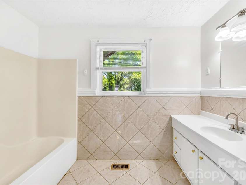 4418 Sharon Amity Road, Charlotte, NC 28205.  MLS# CAR4385812, YatesRealty ID 36023. 