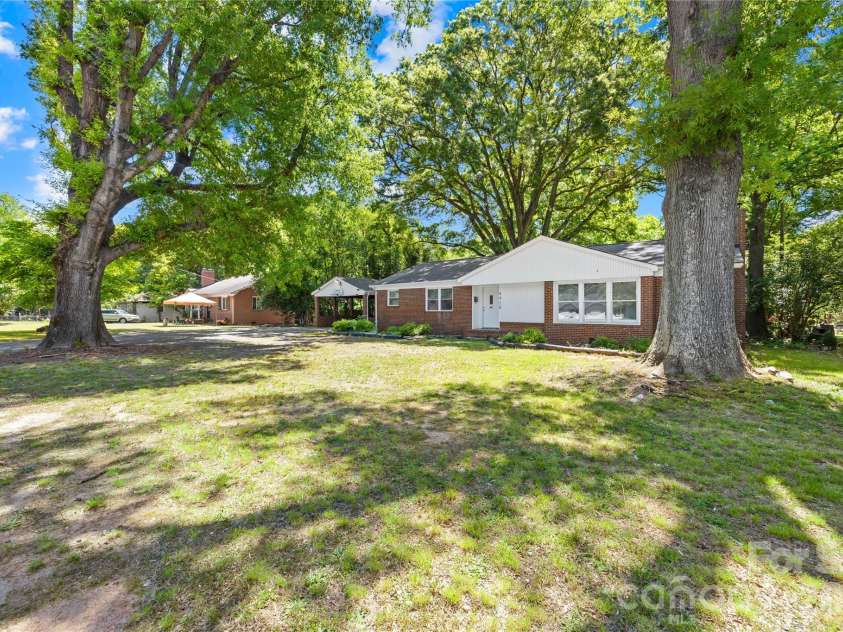4418 Sharon Amity Road, Charlotte, NC 28205.  MLS# CAR4385812, YatesRealty ID 36023. 