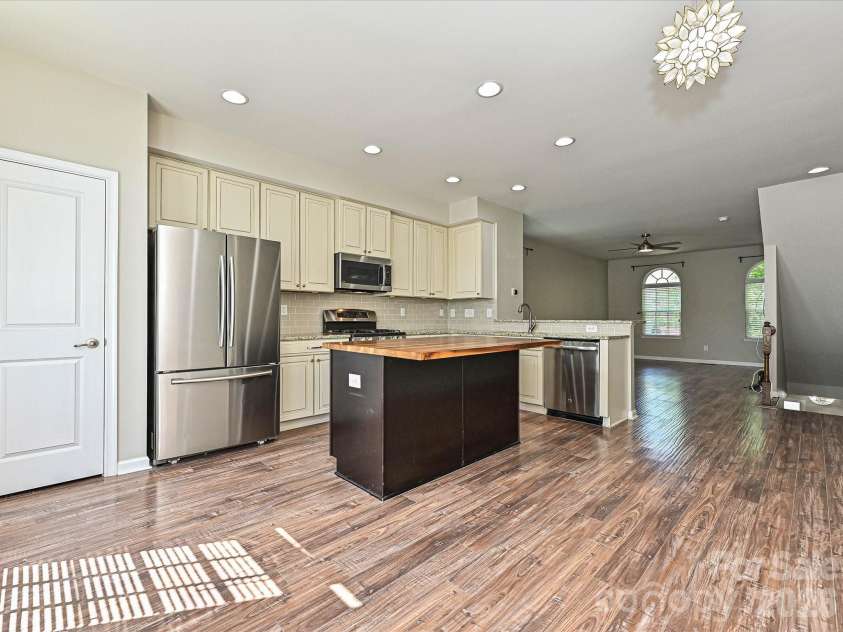 19791 Playwrights Way, Cornelius, NC 28031.  MLS# CAR4388972, YatesRealty ID 36024. Kitchen and Dining Area