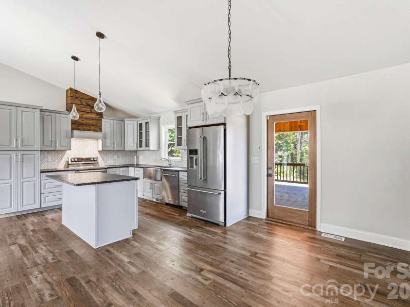 169 Old Brushy Drive, Lexington, NC 27292.  MLS# CAR4393911, YatesRealty ID 36025. 