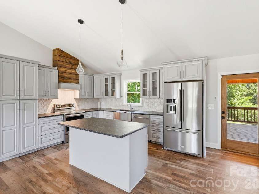 169 Old Brushy Drive, Lexington, NC 27292.  MLS# CAR4393911, YatesRealty ID 36025. 