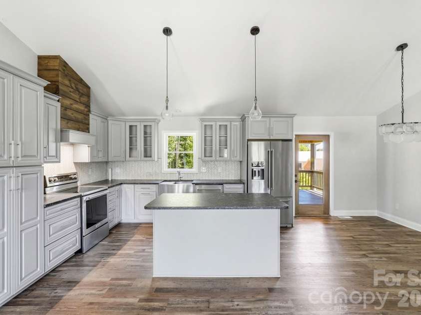 169 Old Brushy Drive, Lexington, NC 27292.  MLS# CAR4393911, YatesRealty ID 36025. 