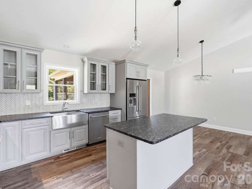 169 Old Brushy Drive, Lexington, NC 27292.  MLS# CAR4393911, YatesRealty ID 36025. 
