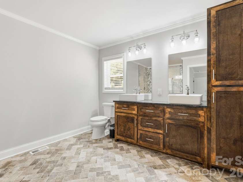 169 Old Brushy Drive, Lexington, NC 27292.  MLS# CAR4393911, YatesRealty ID 36025. 