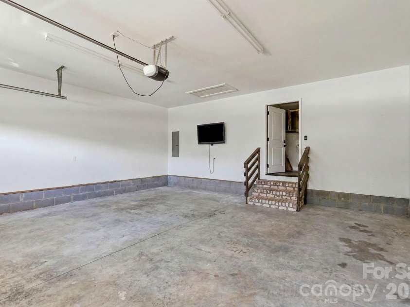 169 Old Brushy Drive, Lexington, NC 27292.  MLS# CAR4393911, YatesRealty ID 36025. 