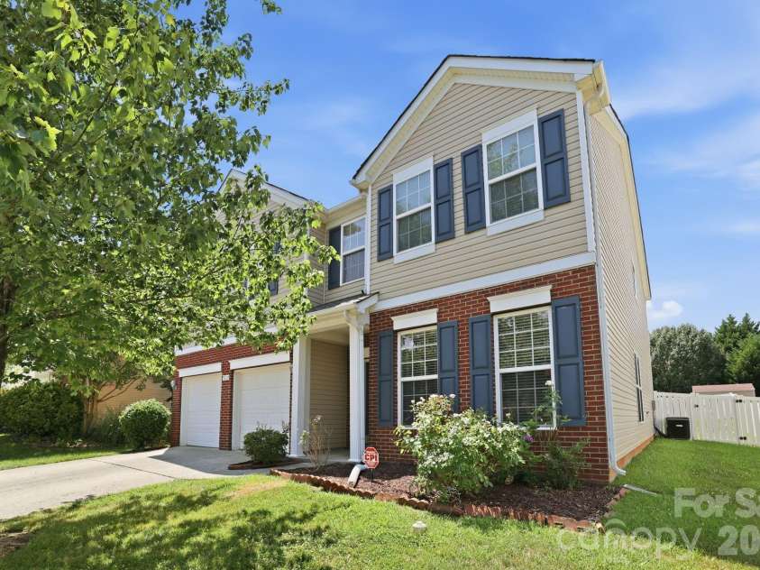 5214 Coffeeberry Lane, Charlotte, NC 28227.  MLS# CAR4398838, YatesRealty ID 36029. 