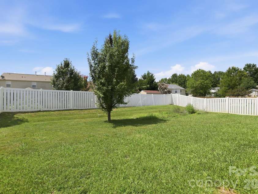 5214 Coffeeberry Lane, Charlotte, NC 28227.  MLS# CAR4398838, YatesRealty ID 36029. 