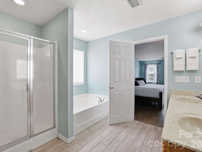5214 Coffeeberry Lane, Charlotte, NC 28227.  MLS# CAR4398838, YatesRealty ID 36029. 