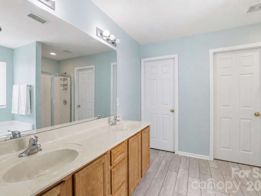 5214 Coffeeberry Lane, Charlotte, NC 28227.  MLS# CAR4398838, YatesRealty ID 36029. 