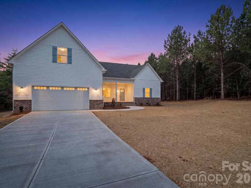 214 Lockhard Circle, Troutman, NC 28166.  MLS# CAR4399868, YatesRealty ID 36030. 