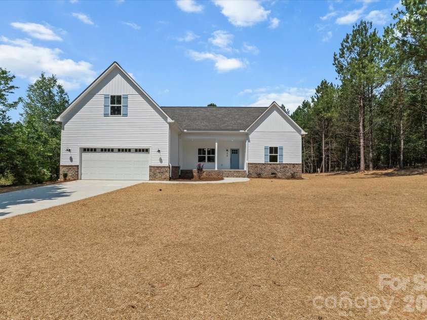214 Lockhard Circle, Troutman, NC 28166.  MLS# CAR4399868, YatesRealty ID 36030. 