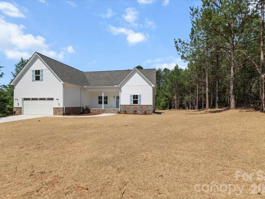 214 Lockhard Circle, Troutman, NC 28166.  MLS# CAR4399868, YatesRealty ID 36030. 