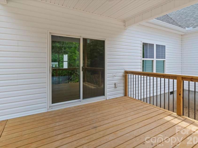 214 Lockhard Circle, Troutman, NC 28166.  MLS# CAR4399868, YatesRealty ID 36030. 
