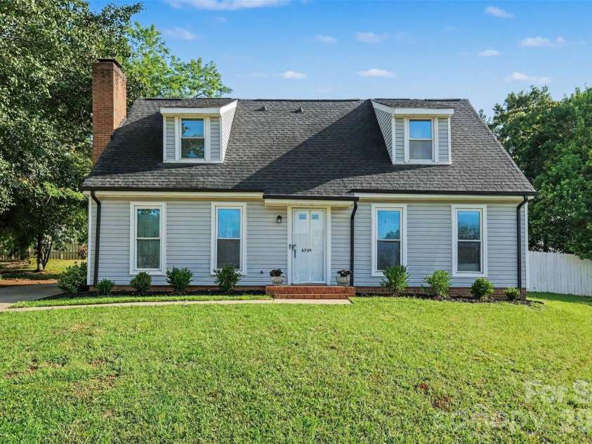 6739 Old Meadow Road, Charlotte, NC 28227.  MLS# CAR4401893, YatesRealty ID 36031. 