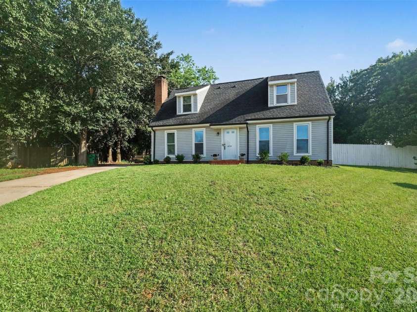 6739 Old Meadow Road, Charlotte, NC 28227.  MLS# CAR4401893, YatesRealty ID 36031. 