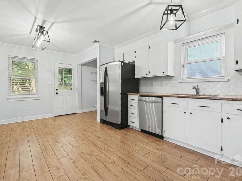6739 Old Meadow Road, Charlotte, NC 28227.  MLS# CAR4401893, YatesRealty ID 36031. 
