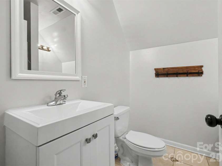 6739 Old Meadow Road, Charlotte, NC 28227.  MLS# CAR4401893, YatesRealty ID 36031. 