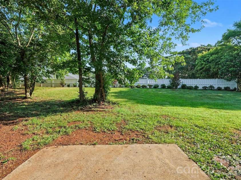 6739 Old Meadow Road, Charlotte, NC 28227.  MLS# CAR4401893, YatesRealty ID 36031. 