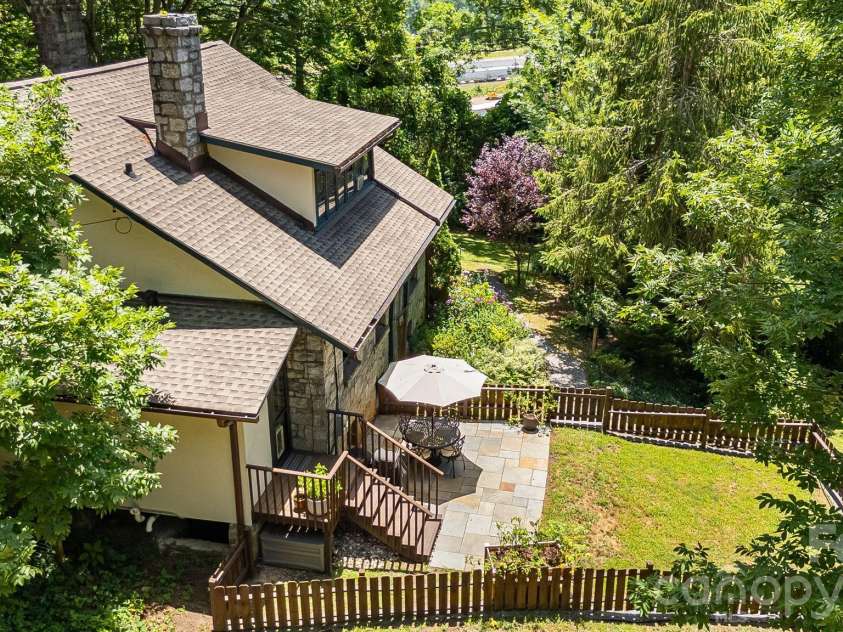 25 Saint Dunstans Circle, Asheville, NC 28803.  MLS# CAR4400820, YatesRealty ID 36032. 