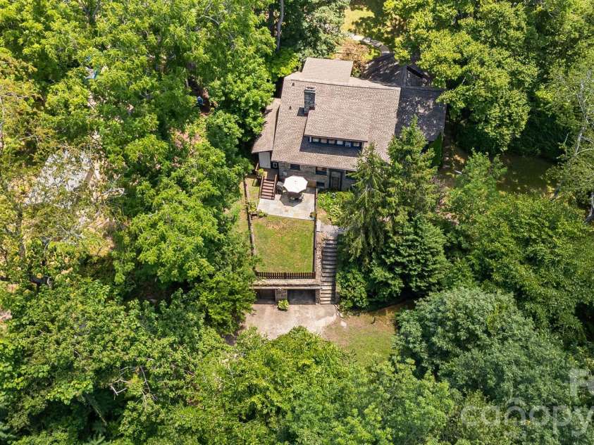 25 Saint Dunstans Circle, Asheville, NC 28803.  MLS# CAR4400820, YatesRealty ID 36032. 