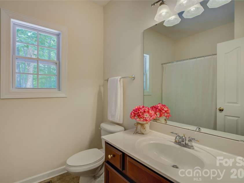 14125 Montecastillo Place, Charlotte, NC 28278.  MLS# CAR4394148, YatesRealty ID 36035. Full bath on the main