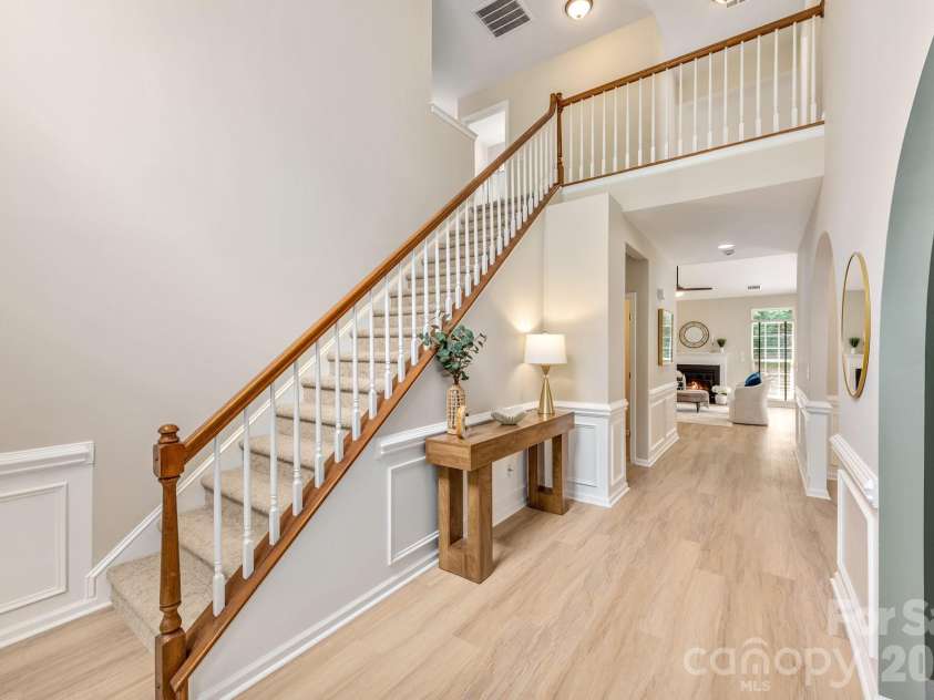 20307 Southshore Drive, Cornelius, NC 28031.  MLS# CAR4395285, YatesRealty ID 36036. Grand Entrance
