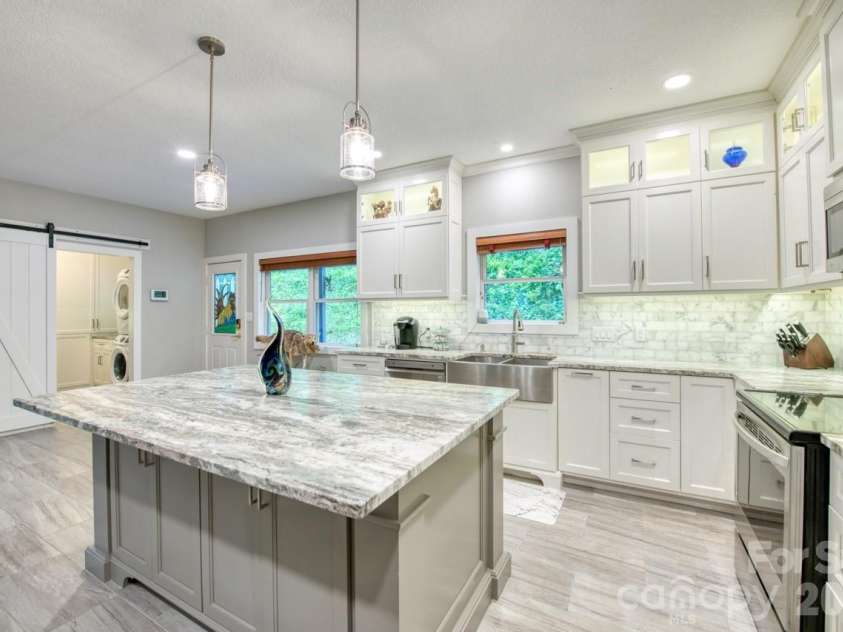 7 Higel Lane, Maggie Valley, NC 28751.  MLS# CAR4400794, YatesRealty ID 36040. Bright kitchen greets you upon entry from upper parking