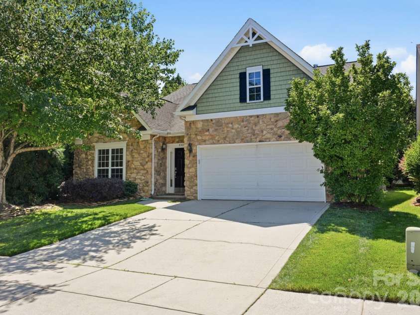 4405 Squirrel Trail Lane, Charlotte, NC 28269.  MLS# CAR4387665, YatesRealty ID 36043. 
