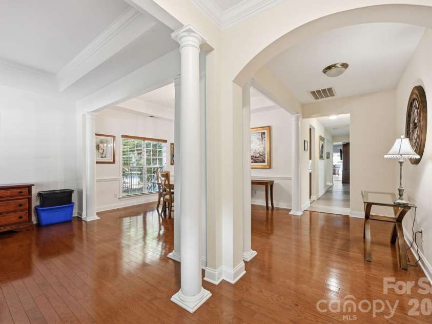 4405 Squirrel Trail Lane, Charlotte, NC 28269.  MLS# CAR4387665, YatesRealty ID 36043. 