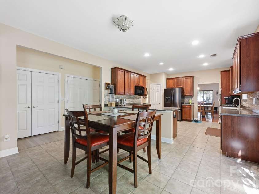 4405 Squirrel Trail Lane, Charlotte, NC 28269.  MLS# CAR4387665, YatesRealty ID 36043. 