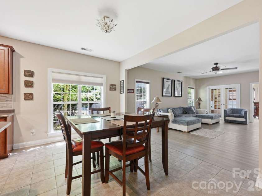 4405 Squirrel Trail Lane, Charlotte, NC 28269.  MLS# CAR4387665, YatesRealty ID 36043. 