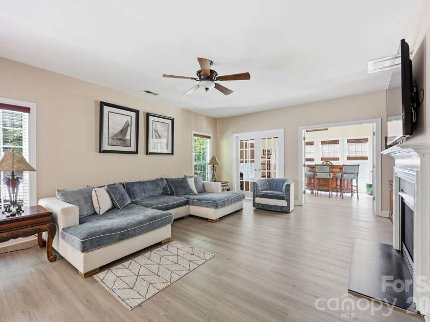 4405 Squirrel Trail Lane, Charlotte, NC 28269.  MLS# CAR4387665, YatesRealty ID 36043. 
