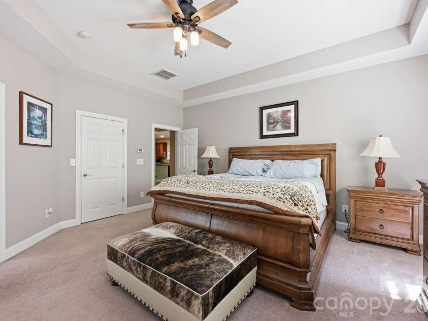 4405 Squirrel Trail Lane, Charlotte, NC 28269.  MLS# CAR4387665, YatesRealty ID 36043. 