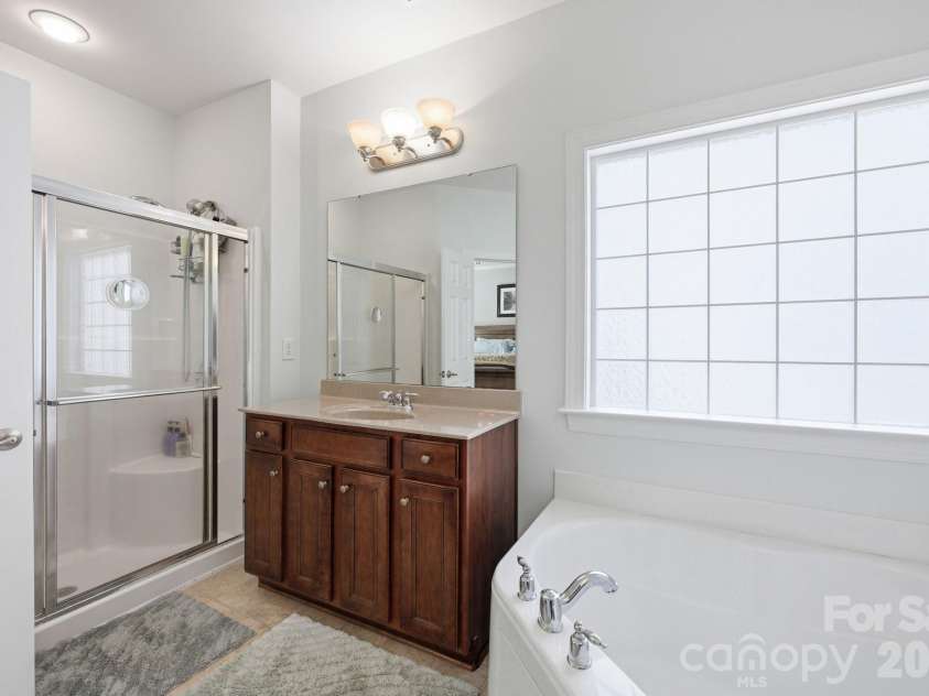 4405 Squirrel Trail Lane, Charlotte, NC 28269.  MLS# CAR4387665, YatesRealty ID 36043. 