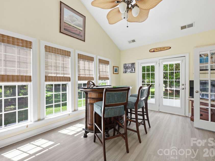 4405 Squirrel Trail Lane, Charlotte, NC 28269.  MLS# CAR4434681, YatesRealty ID 36043. Sunroom