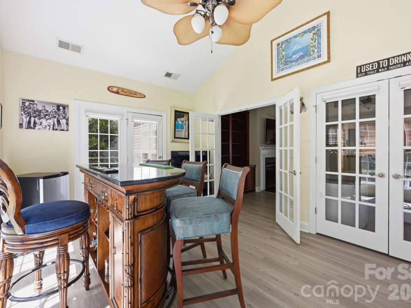 4405 Squirrel Trail Lane, Charlotte, NC 28269.  MLS# CAR4434681, YatesRealty ID 36043. Sunroom