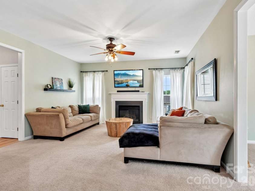 1038 Pepperwood Place, Lake Wylie, SC 29710.  MLS# CAR4388372, YatesRealty ID 36044. Living Room