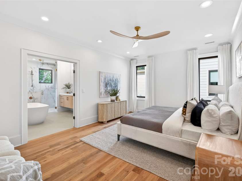 709 Bertonley Avenue, Charlotte, NC 28211.  MLS# CAR4378882, YatesRealty ID 36046. 