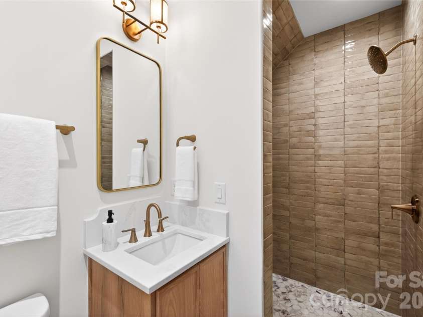709 Bertonley Avenue, Charlotte, NC 28211.  MLS# CAR4378882, YatesRealty ID 36046. 