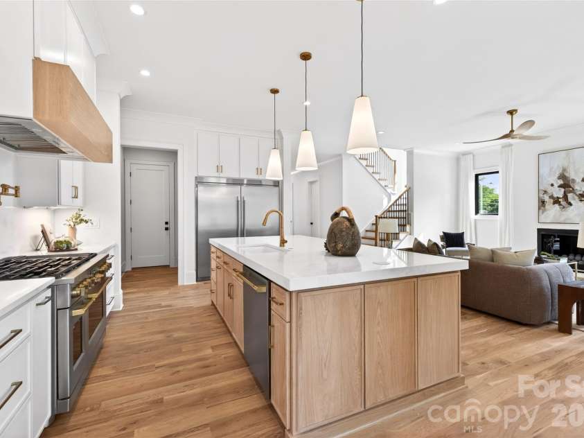 709 Bertonley Avenue, Charlotte, NC 28211.  MLS# CAR4419216, YatesRealty ID 36046. 
