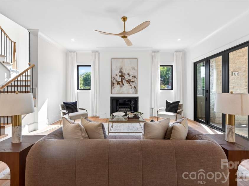 709 Bertonley Avenue, Charlotte, NC 28211.  MLS# CAR4419216, YatesRealty ID 36046. 