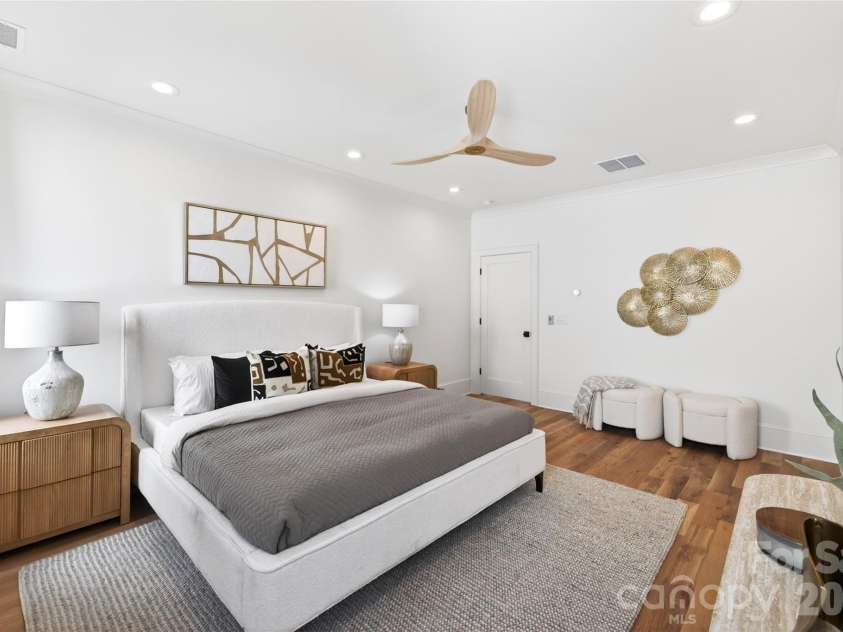 709 Bertonley Avenue, Charlotte, NC 28211.  MLS# CAR4419216, YatesRealty ID 36046. 