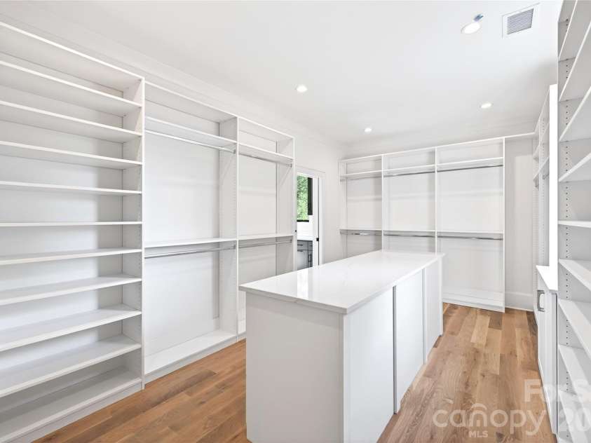 709 Bertonley Avenue, Charlotte, NC 28211.  MLS# CAR4419216, YatesRealty ID 36046. 