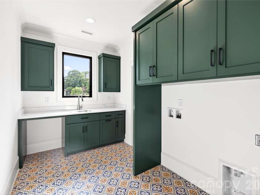 709 Bertonley Avenue, Charlotte, NC 28211.  MLS# CAR4419216, YatesRealty ID 36046. 