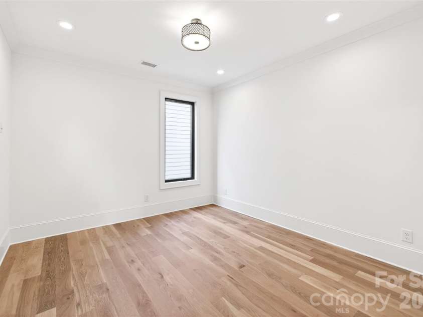 709 Bertonley Avenue, Charlotte, NC 28211.  MLS# CAR4419216, YatesRealty ID 36046. 