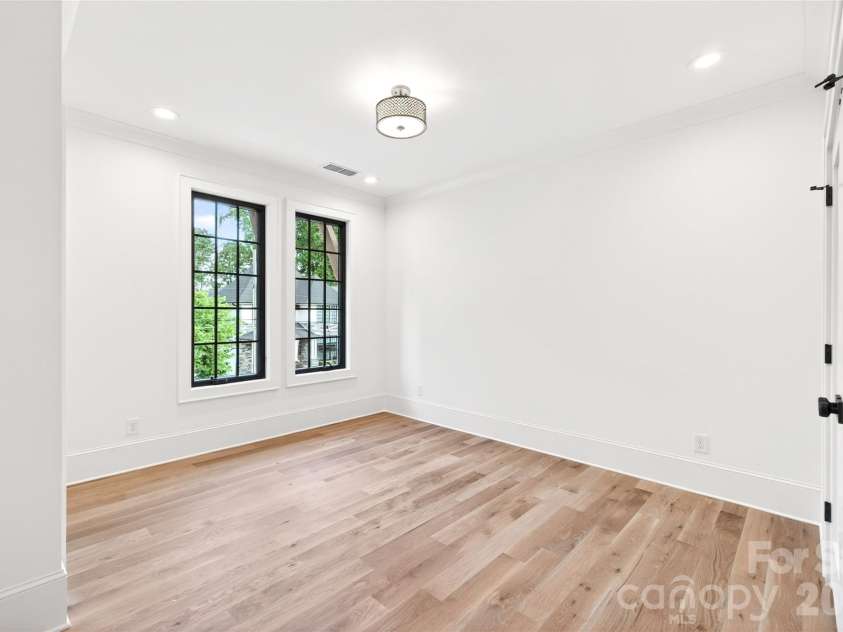 709 Bertonley Avenue, Charlotte, NC 28211.  MLS# CAR4419216, YatesRealty ID 36046. 
