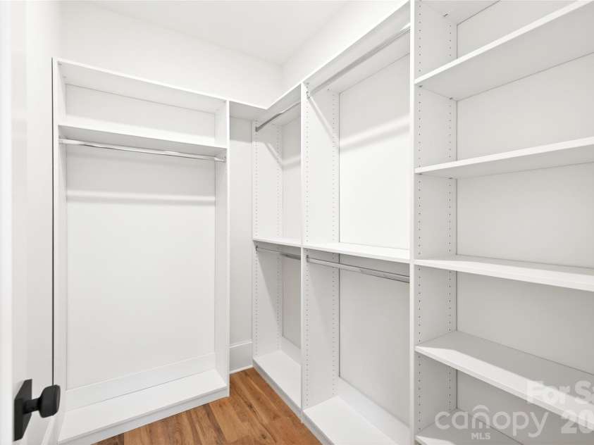 709 Bertonley Avenue, Charlotte, NC 28211.  MLS# CAR4419216, YatesRealty ID 36046. 