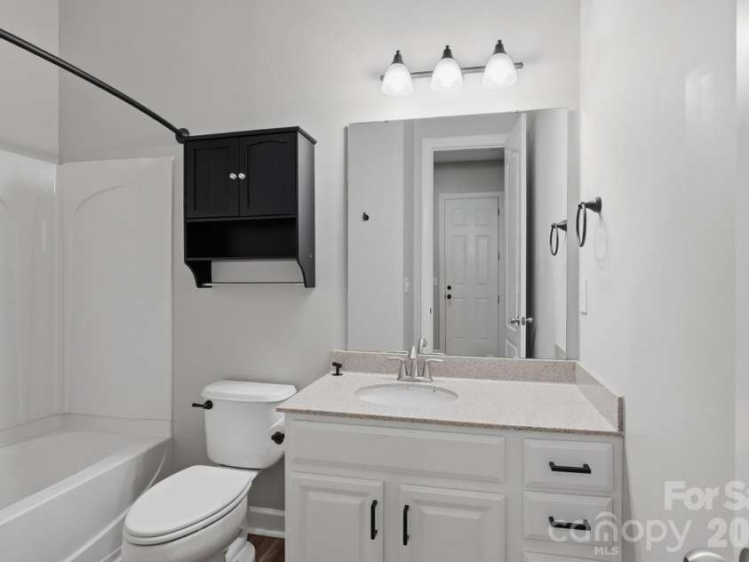 4672 Carrington Drive, Lancaster, SC 29720.  MLS# CAR4389386, YatesRealty ID 36047. Bathroom 1