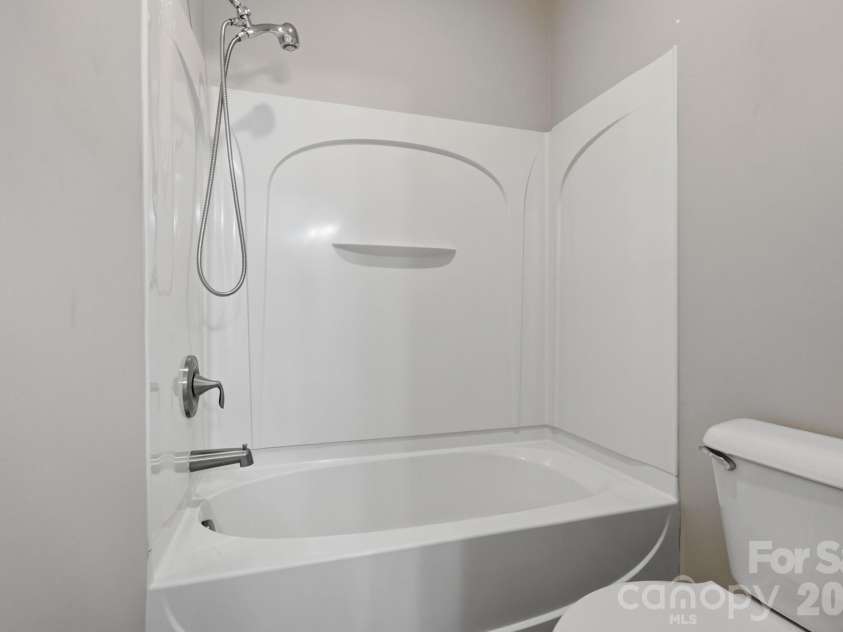 4672 Carrington Drive, Lancaster, SC 29720.  MLS# CAR4389386, YatesRealty ID 36047. Bathroom 2